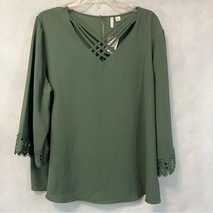Est 1946 Women’s Top 3/4 Sleeve Crisscross v neck Green Size  XL